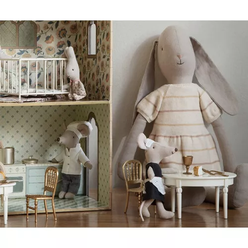 Maileg Knuffelmuis Grote Zus - Dienstmeisje - 15 Cm 5 Maileg Knuffelmuis Grote Zus - Dienstmeisje - 15 Cm - Afbeelding 3