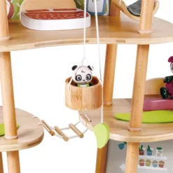 Hape Poppenhuis Met Inrichting En Pandafamilie -Janod Winkel hape poppenhuis met inrichting en pandafamilie 1