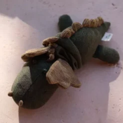 Konges Sløjd Activiteitenknuffel Draak - 27 Cm -Janod Winkel konges sl jd muziekdoosje knuffeldraak 3