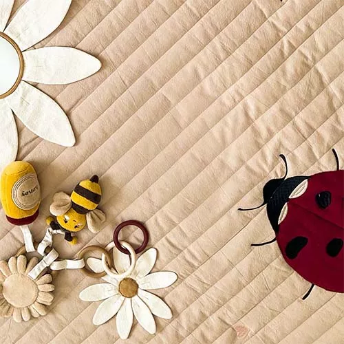 Konges Sløjd Speelkleed Lieveheersbeestje - 120 Cm 4 Konges Sløjd Speelkleed Lieveheersbeestje - 120 Cm - Afbeelding 2