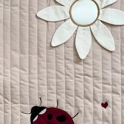 Konges Sløjd Speelkleed Lieveheersbeestje - 120 Cm 7 Konges Sløjd Speelkleed Lieveheersbeestje - 120 Cm -Janod Winkel konges sl jd speelkleed lieveheersbeestje 120 cm 3