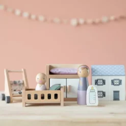 Little Dutch Poppenhuis Babykamer - 11-delig -Janod Winkel little dutch poppenhuis babykamer 11 delig 3