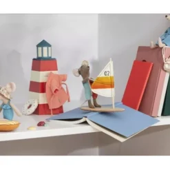 Maileg Knuffelmuis Grote Broer - Windsurfer - 12 Cm -Janod Winkel maileg knuffelmuis grote broer windsurfer1