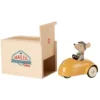 Maileg Knuffelmuis Kleine Broer Met Garage En Auto - Geel - 10 Cm -Janod Winkel maileg poppenauto geel