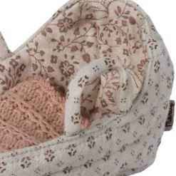 Maileg Poppenreiswieg Babymuis - 11 Cm -Janod Winkel maileg poppenreiswieg babymuis 11 cm 3