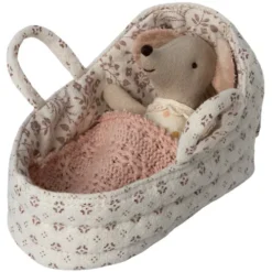 Maileg Poppenreiswieg Babymuis - 11 Cm -Janod Winkel maileg poppenreiswieg babymuis 11 cm 4