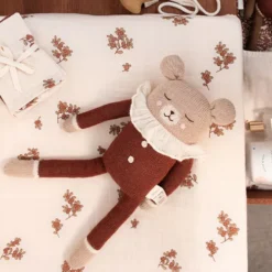 Main Sauvage Knuffelbeer Sienna Pyjamas - 42 Cm -Janod Winkel main sauvage knuffelbeer sienna pyjamas 42 cm 2