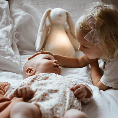 Moonie Knuffelkonijn Met Nachtlamp En Geluid - Cream - 28 Cm - Afbeelding 7