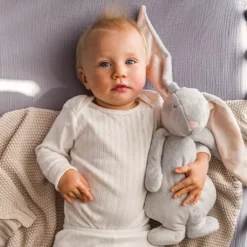 Moonie Knuffelkonijn Met Nachtlamp En Geluid - Sky - 28 Cm -Janod Winkel moonie knuffelkonijn met nachtlamp en geluid sky 28 cm 10