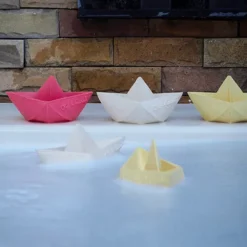 Oli & Carol Bijt- & Badspeelgoed Bootje - Wit -Janod Winkel oli carol bijt badspeelgoed bootje wit 4