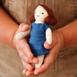Olli Ella Holdie Poppenhuispop 11 Cm - Hazel -Janod Winkel olli ella hazel2