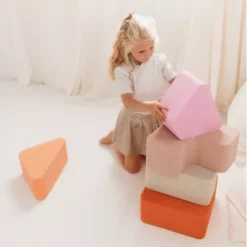 Moes Play Stapsteen En Bouwblok Triangle - Salmon Pink -Janod Winkel play blocks earth5 1 1